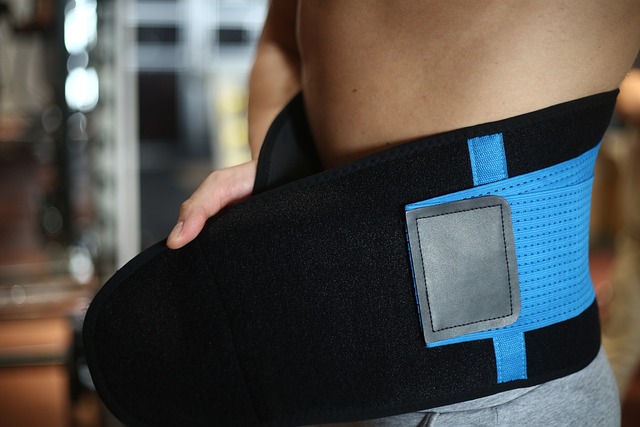 1. ‍Understanding the Relationship: Exploring the Link⁤ between‌ Waist Trainers and​ Back Pain